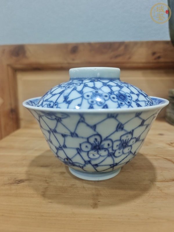 古玩陶瓷冰梅紋青花蓋碗真品鑒賞圖