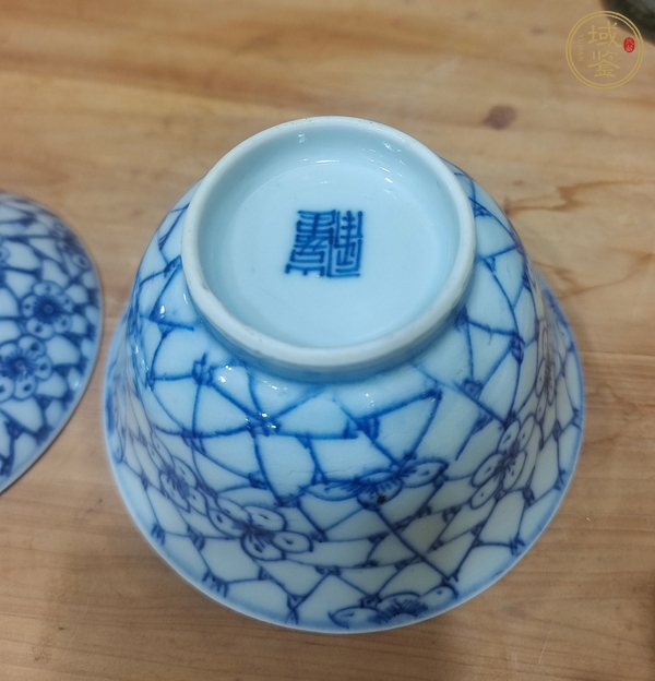 古玩陶瓷冰梅紋青花蓋碗真品鑒賞圖