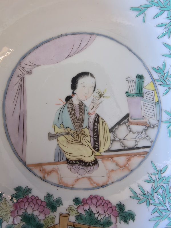 古玩陶瓷清晚期粉彩(簪花仕女圖)凈手盆拍賣,當(dāng)前價(jià)格18888元