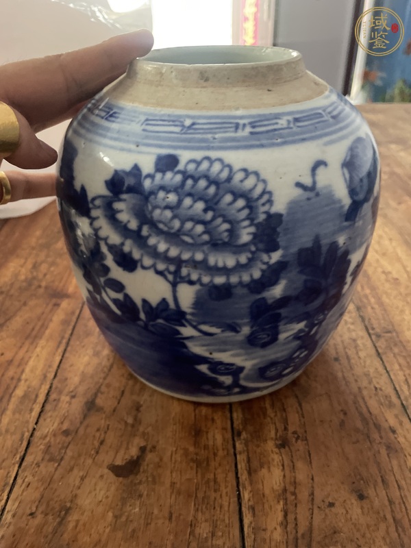 古玩陶瓷花卉紋青花罐真品鑒賞圖