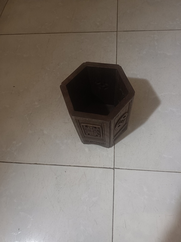 古玩雜項(xiàng)花梨木六方筆筒拍賣，當(dāng)前價(jià)格240元