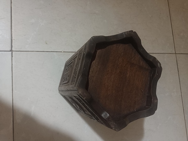 古玩雜項(xiàng)花梨木六方筆筒拍賣，當(dāng)前價(jià)格240元