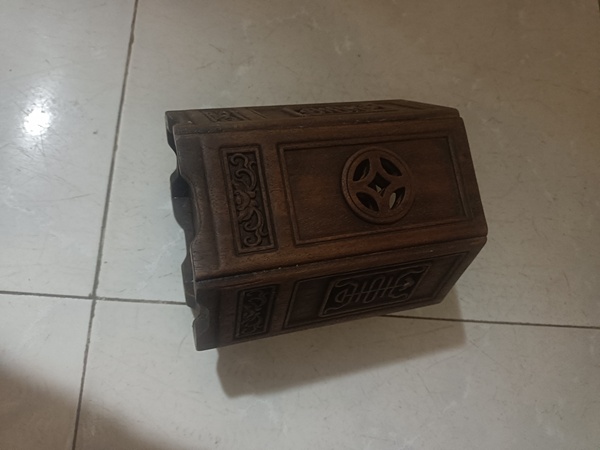 古玩雜項(xiàng)花梨木六方筆筒拍賣，當(dāng)前價(jià)格240元