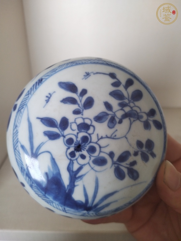 古玩陶瓷青花洞石花卉紋粉盒真品鑒賞圖