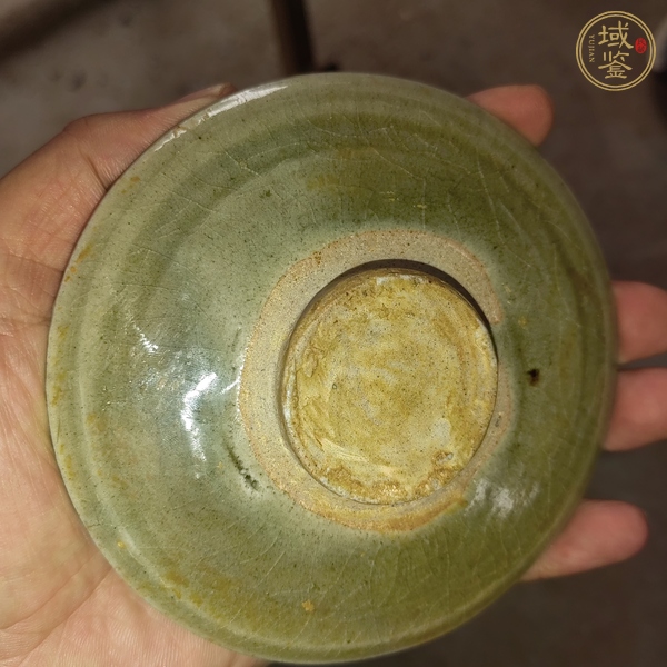 古玩陶瓷岳州窯青釉刻花杯托真品鑒賞圖