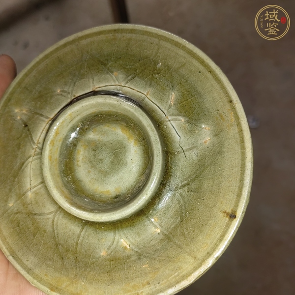 古玩陶瓷岳州窯青釉刻花杯托真品鑒賞圖