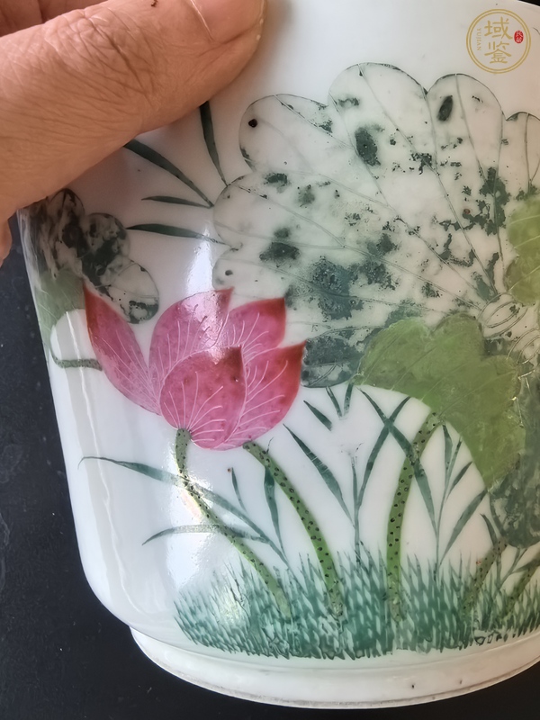 古玩陶瓷粉彩荷蓮紋花盆真品鑒賞圖