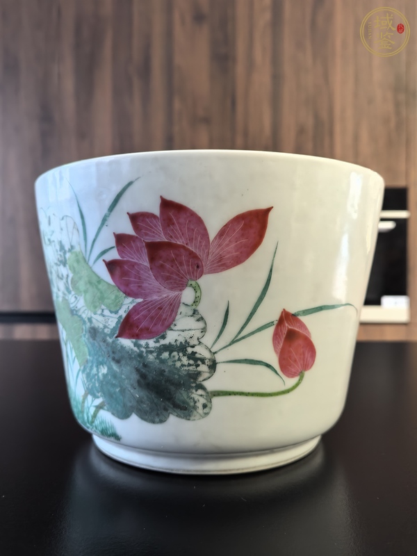 古玩陶瓷粉彩荷蓮紋花盆真品鑒賞圖