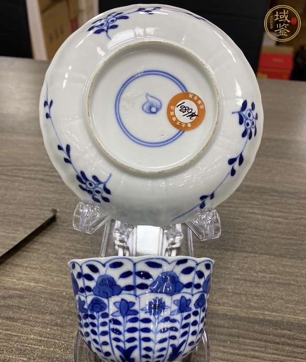 古玩陶瓷雙藍(lán)圈玉字款花卉紋青花杯盤真品鑒賞圖