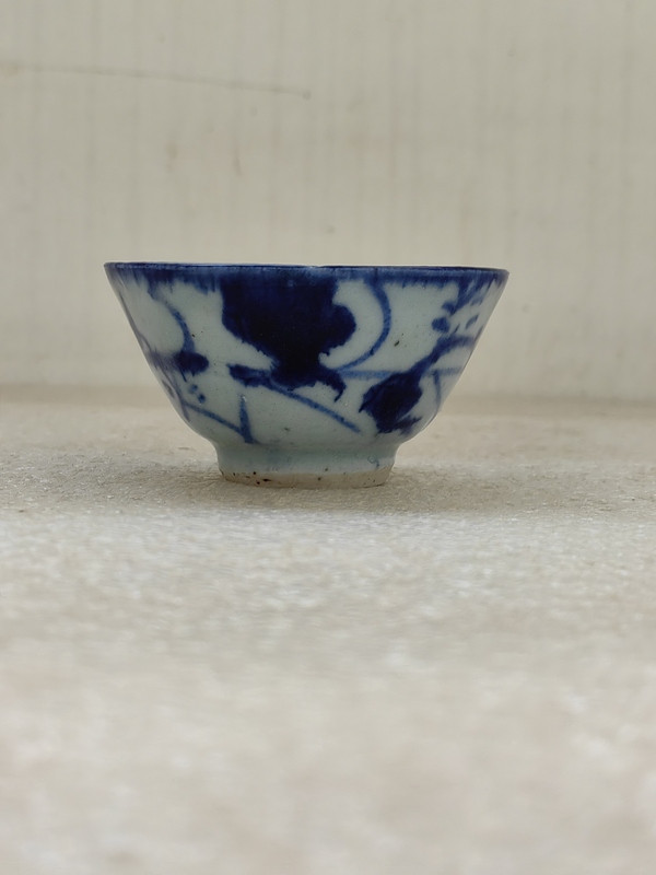 古玩陶瓷清中期青花花卉紋茶杯拍賣,當前價格398元