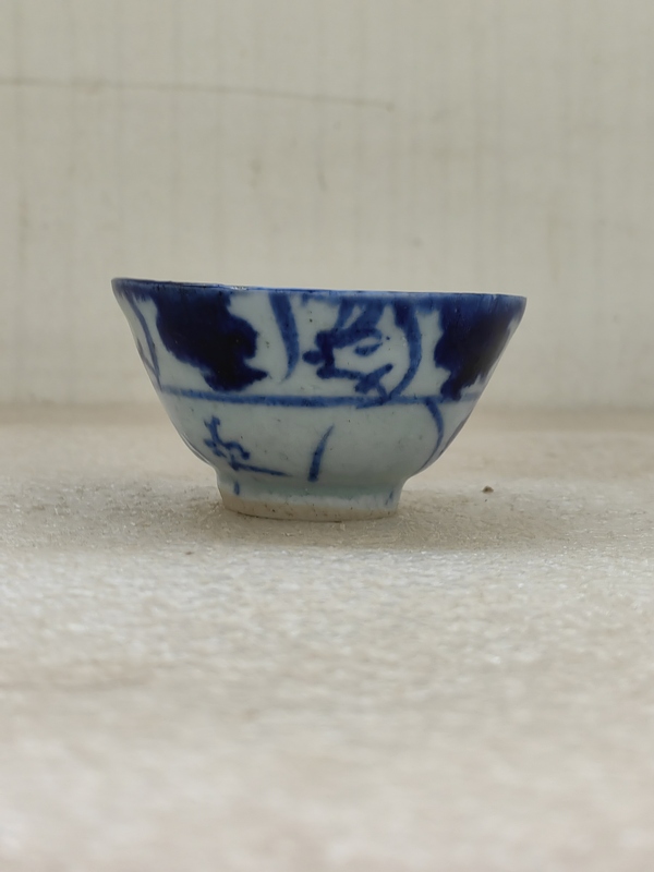 古玩陶瓷清中期青花花卉紋茶杯拍賣,當前價格398元