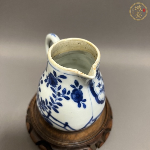 古玩陶瓷花卉紋青花奶壺真品鑒賞圖