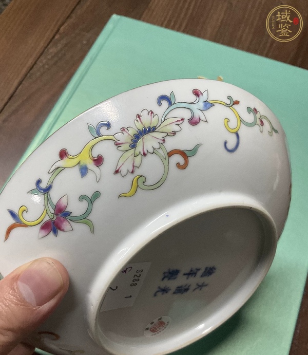 古玩陶瓷粉彩福壽紋盤真品鑒賞圖