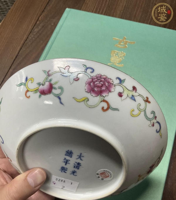 古玩陶瓷粉彩福壽紋盤真品鑒賞圖