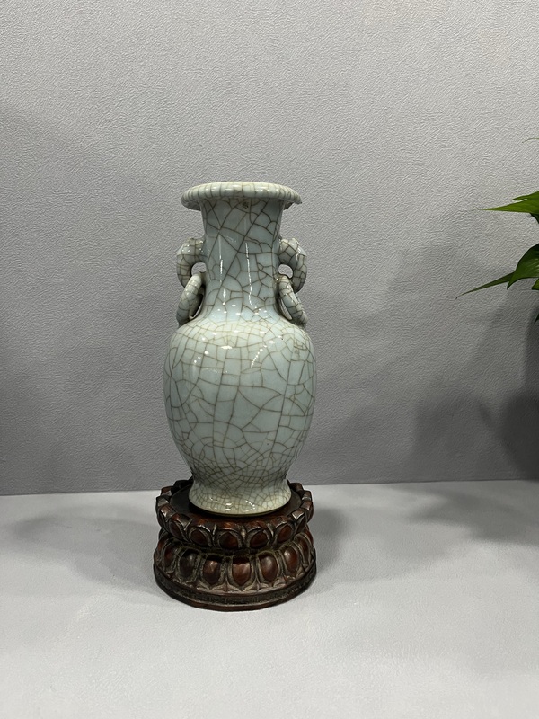 古玩陶瓷藍哥釉雙耳銜環(huán)撇口瓶拍賣,當(dāng)前價格4800元