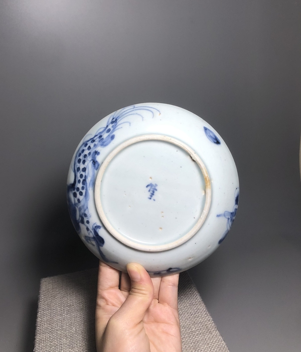 古玩陶瓷清中早期,青花過墻龍紋盤拍賣,當(dāng)前價(jià)格2000元