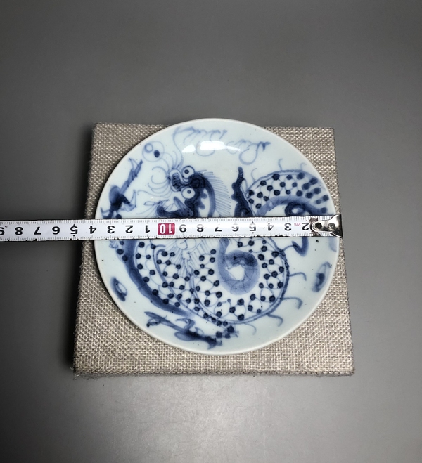 古玩陶瓷清中早期,青花過墻龍紋盤拍賣,當(dāng)前價(jià)格2000元
