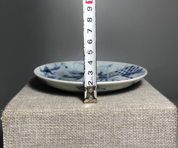 古玩陶瓷清中早期,青花過墻龍紋盤拍賣,當(dāng)前價(jià)格2000元