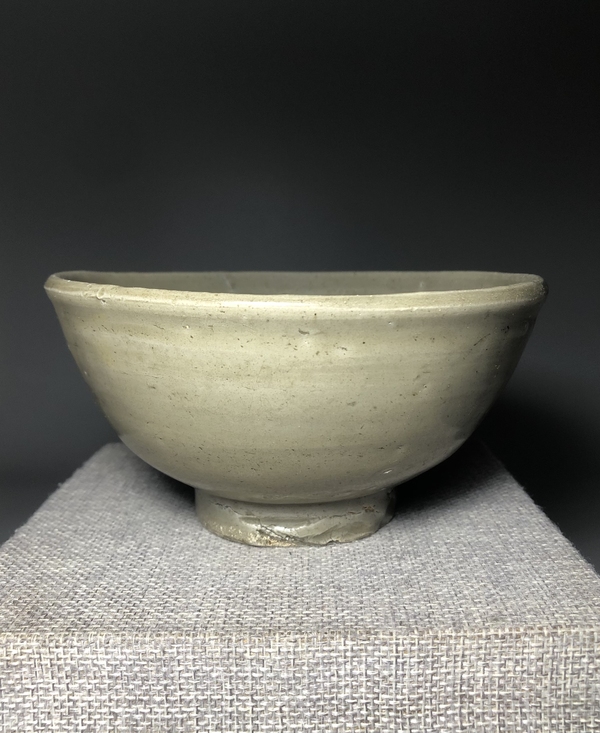 古玩陶瓷元,龍泉青釉印花紋深腹碗拍賣,當前價格2000元
