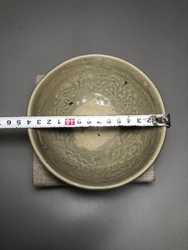 古玩陶瓷元,龍泉青釉印花紋深腹碗拍賣,當前價格2000元