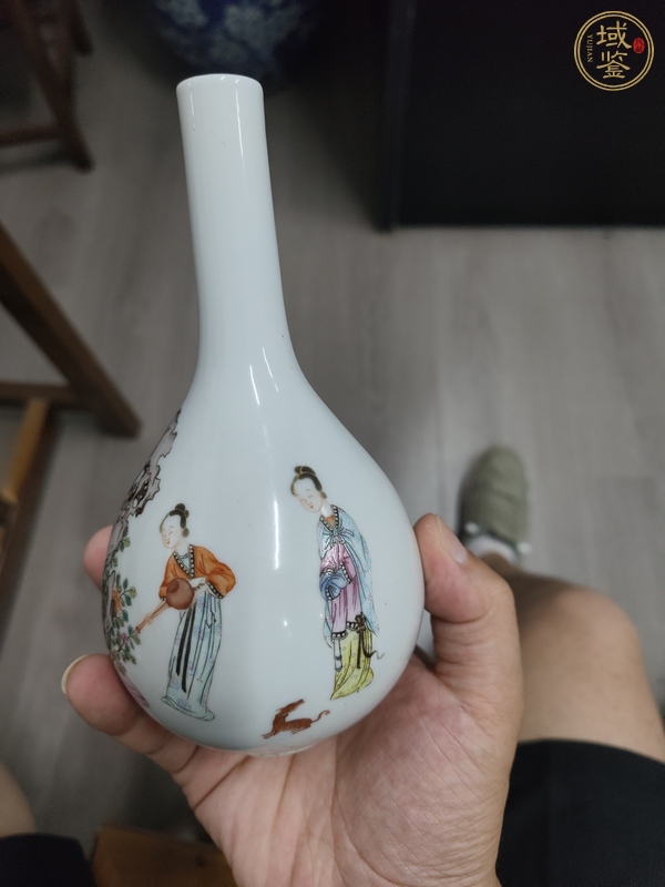 古玩陶瓷粉彩人物膽式瓶真品鑒賞圖