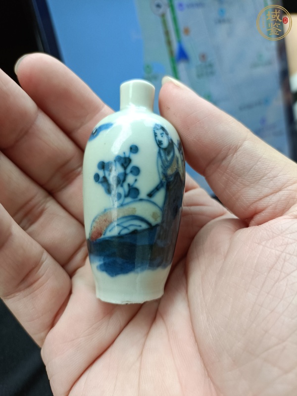 古玩陶瓷青花釉里紅人物紋鼻煙壺真品鑒賞圖