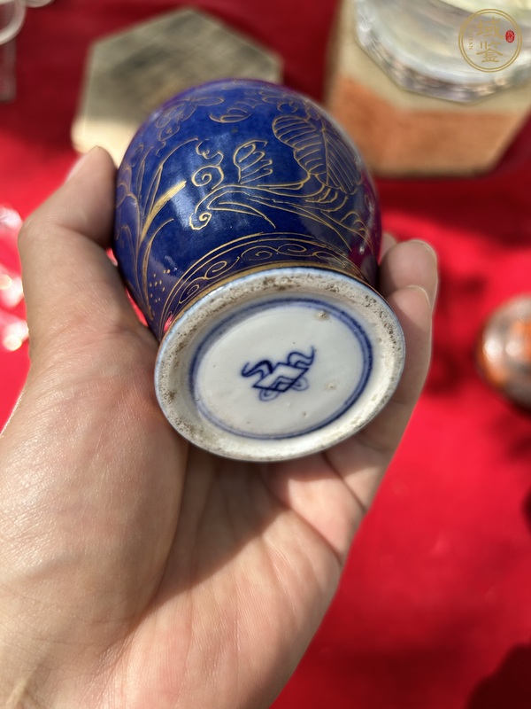 古玩陶瓷祭藍(lán)釉描金罐真品鑒賞圖