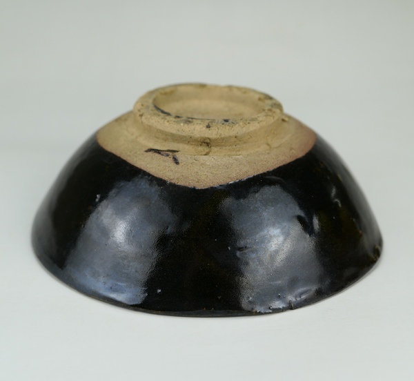古玩陶瓷明代.黑釉茶碗(1368年-1644年)拍賣,當前價格350元