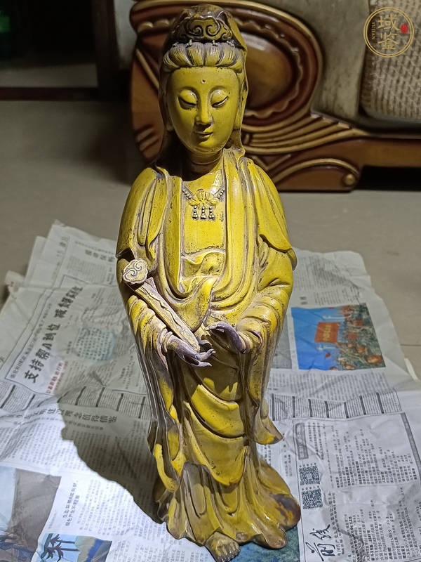 古玩陶瓷60.70年代黃釉觀音立像真品鑒賞圖