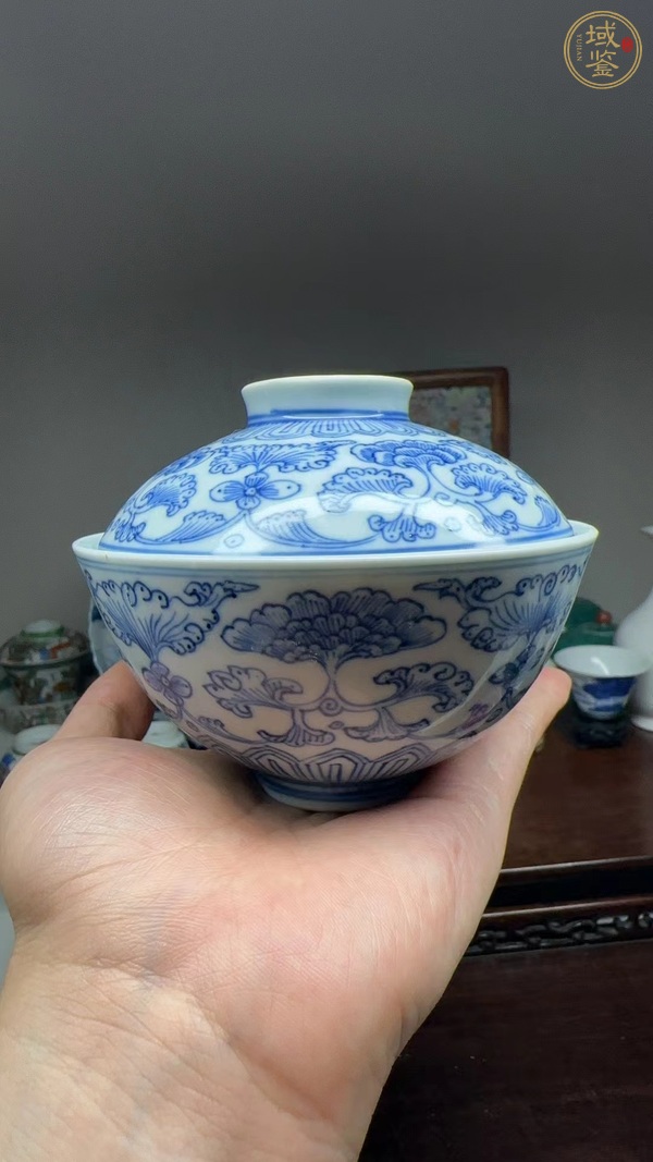 古玩陶瓷青花纏枝花卉紋蓋碗真品鑒賞圖