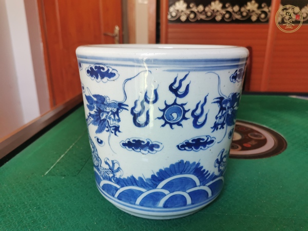 古玩陶瓷青花龍紋香爐真品鑒賞圖