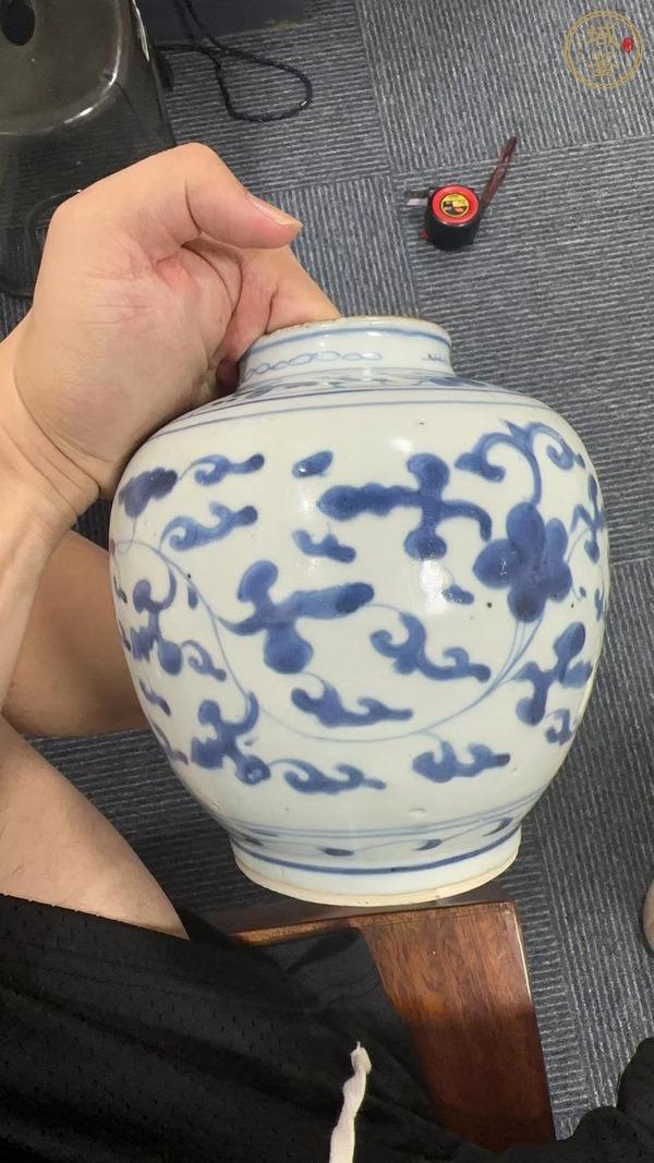 古玩陶瓷青花纏枝花卉紋罐真品鑒賞圖