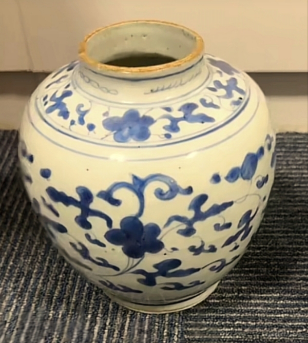 古玩陶瓷青花纏枝花卉紋罐拍賣,當前價格1588元
