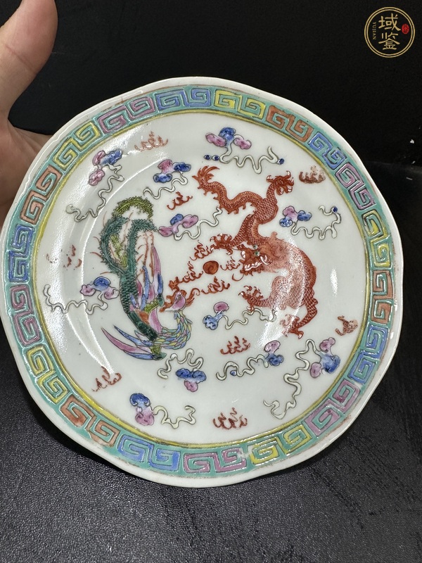 古玩陶瓷粉彩龍鳳紋花口盤真品鑒賞圖