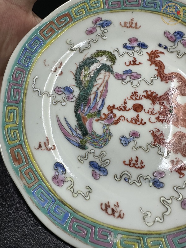 古玩陶瓷粉彩龍鳳紋花口盤真品鑒賞圖