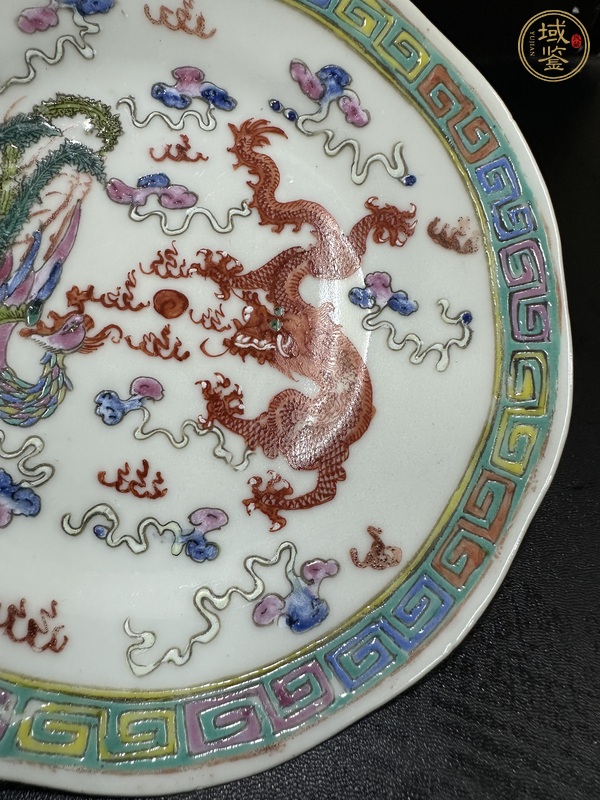 古玩陶瓷粉彩龍鳳紋花口盤真品鑒賞圖