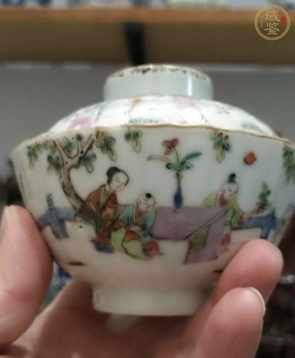 古玩陶瓷粉彩人物瓜棱蓋碗真品鑒賞圖