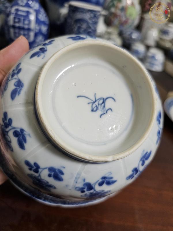 古玩陶瓷折枝花卉紋青花碗真品鑒賞圖