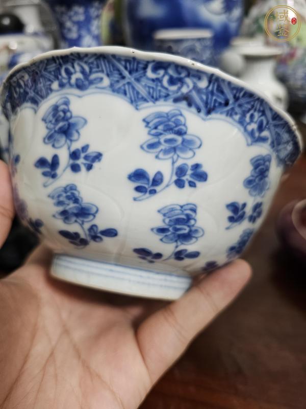 古玩陶瓷折枝花卉紋青花碗真品鑒賞圖