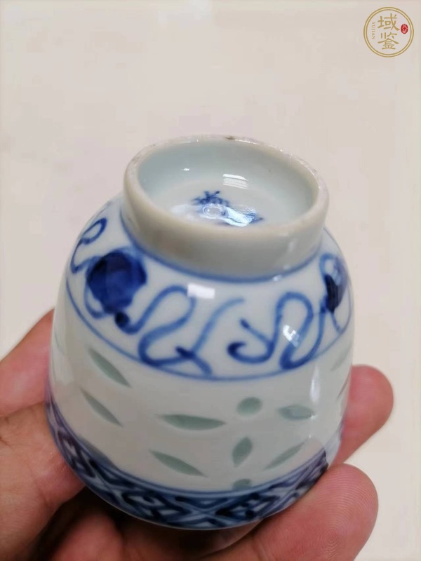 古玩陶瓷珍品款玲瓏瓷青花杯真品鑒賞圖