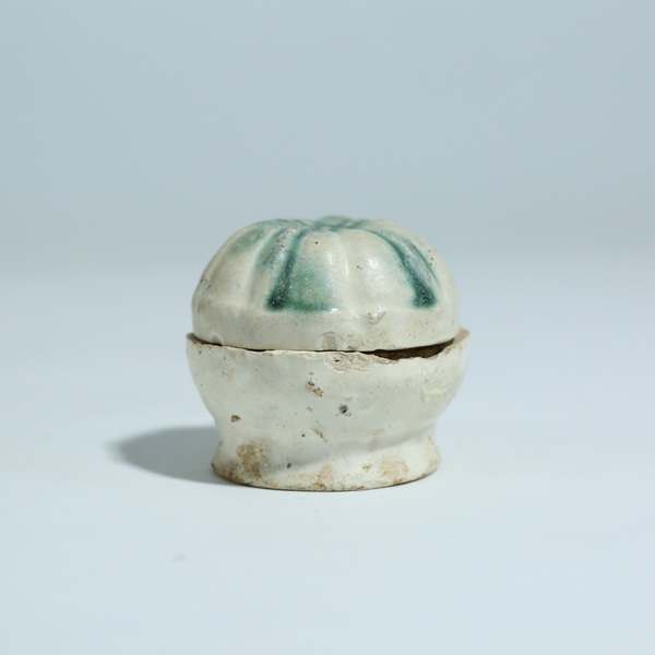 古玩陶瓷綠彩模印蓋盒(王字款)拍賣(mài),當(dāng)前價(jià)格16000元
