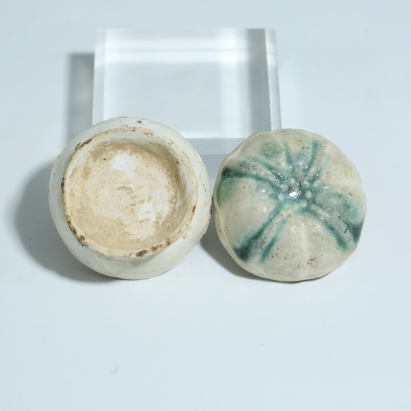 古玩陶瓷綠彩模印蓋盒(王字款)拍賣(mài),當(dāng)前價(jià)格16000元