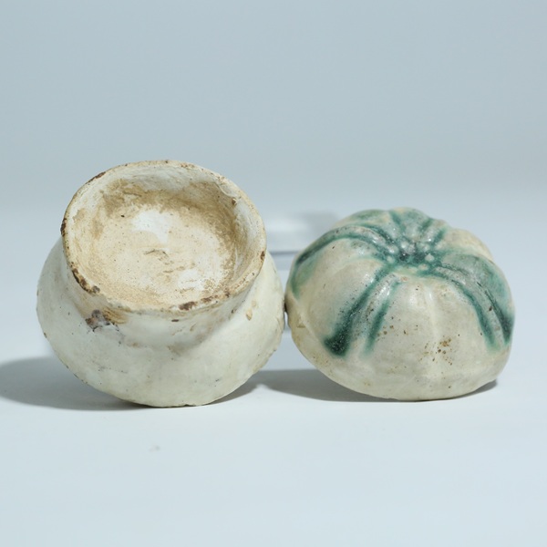 古玩陶瓷綠彩模印蓋盒(王字款)拍賣(mài),當(dāng)前價(jià)格16000元