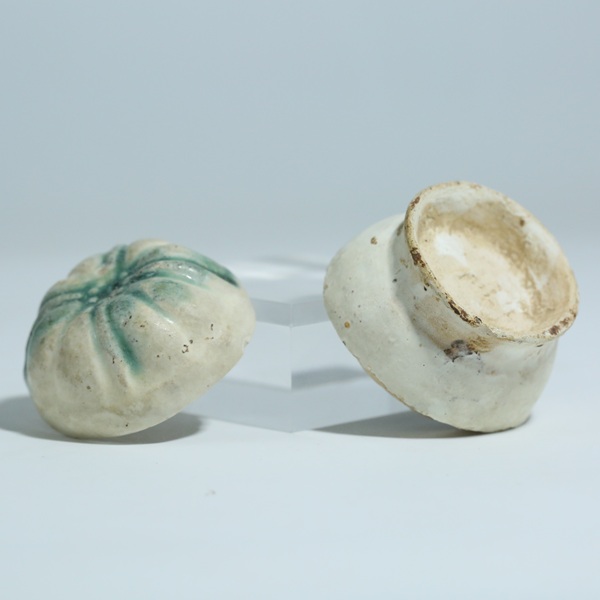 古玩陶瓷綠彩模印蓋盒(王字款)拍賣(mài),當(dāng)前價(jià)格16000元