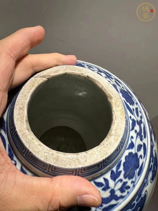 古玩陶瓷清光緒青花纏枝蓮紋瓶半截真品鑒賞圖