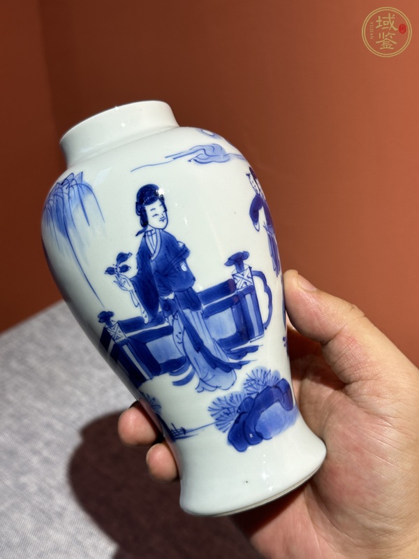 古玩陶瓷清代康熙青花人物紋瓶真品鑒賞圖