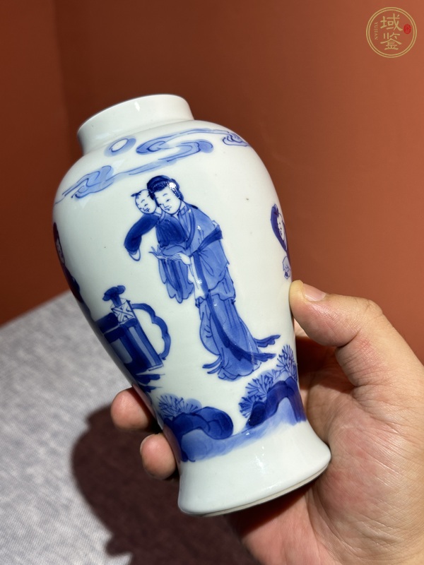 古玩陶瓷清代康熙青花人物紋瓶真品鑒賞圖