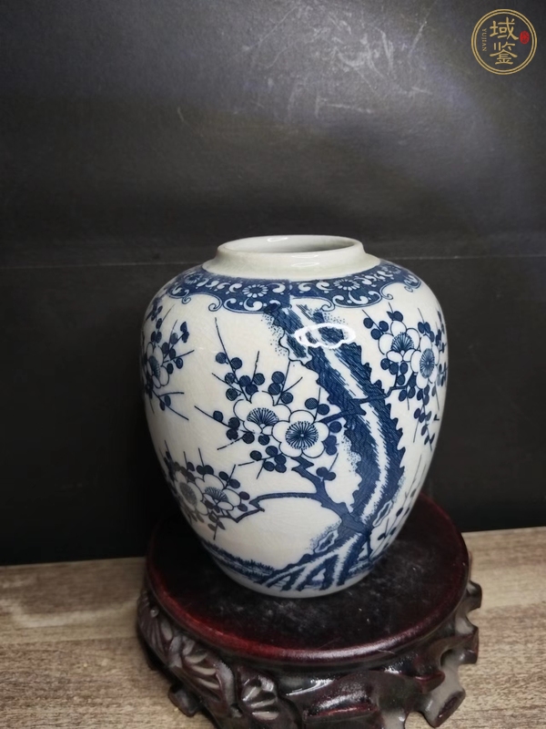 古玩陶瓷青花冰梅圖貼花罐真品鑒賞圖