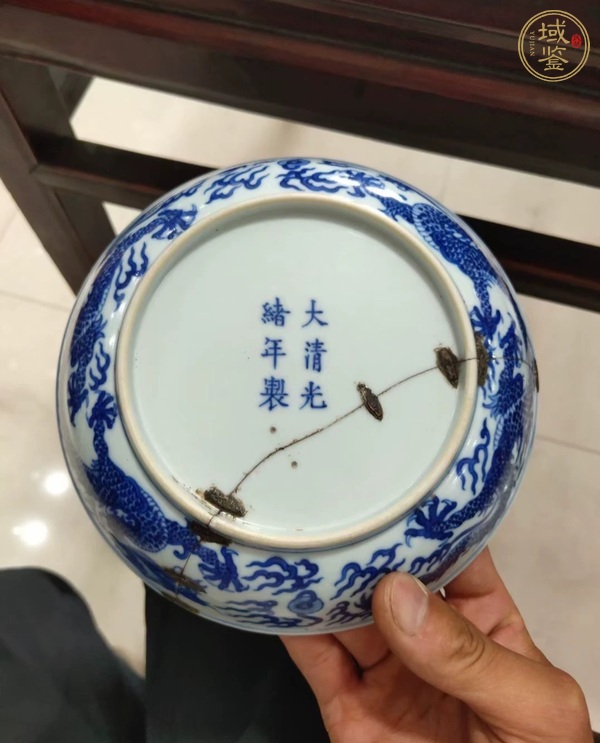 古玩陶瓷青花趕珠龍紋盤真品鑒賞圖