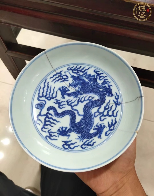 古玩陶瓷青花趕珠龍紋盤真品鑒賞圖